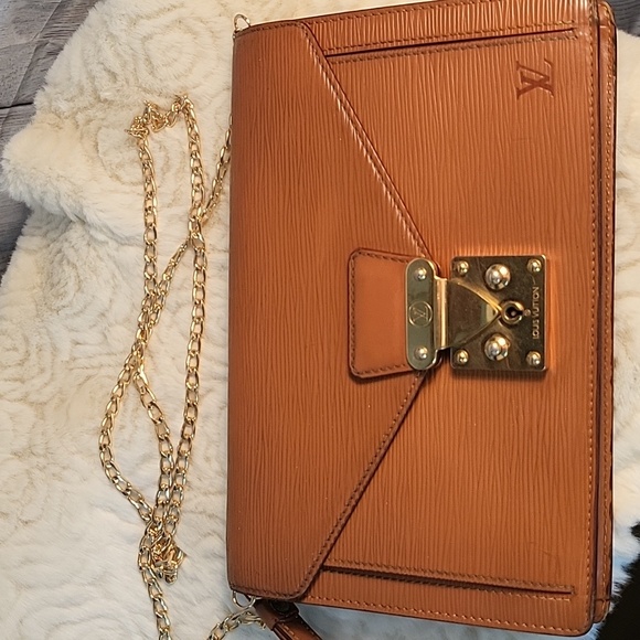 Louis Vuitton Epi Clutch or Crossbody - Picture 5 of 13